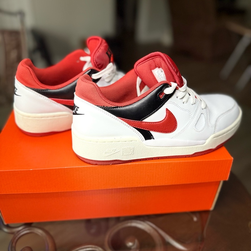 Nike White and Red Sneakers Classic Leather Design men’s size 9 - Picture 5 of 9